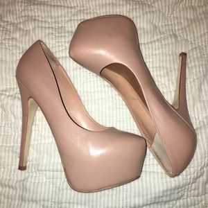 Make me an offer!Steve Madden Dejavu Platform Pump